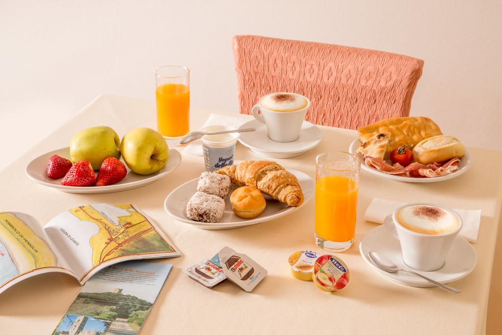 Tris Hotel Орбетелло Экстерьер фото