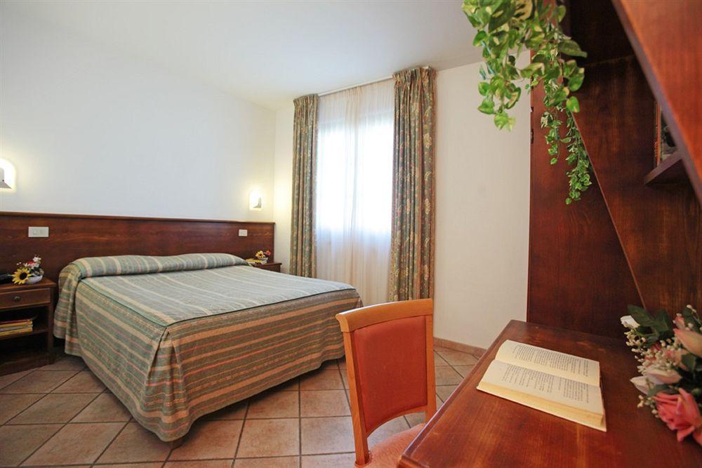 Tris Hotel Орбетелло Экстерьер фото