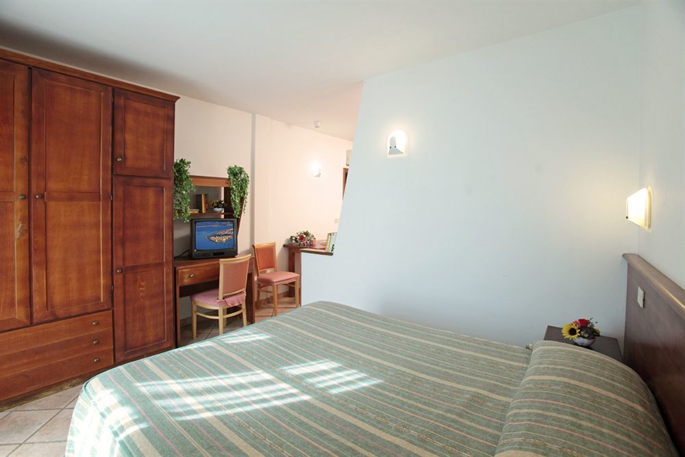 Tris Hotel Орбетелло Экстерьер фото
