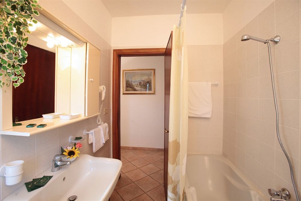Tris Hotel Орбетелло Экстерьер фото