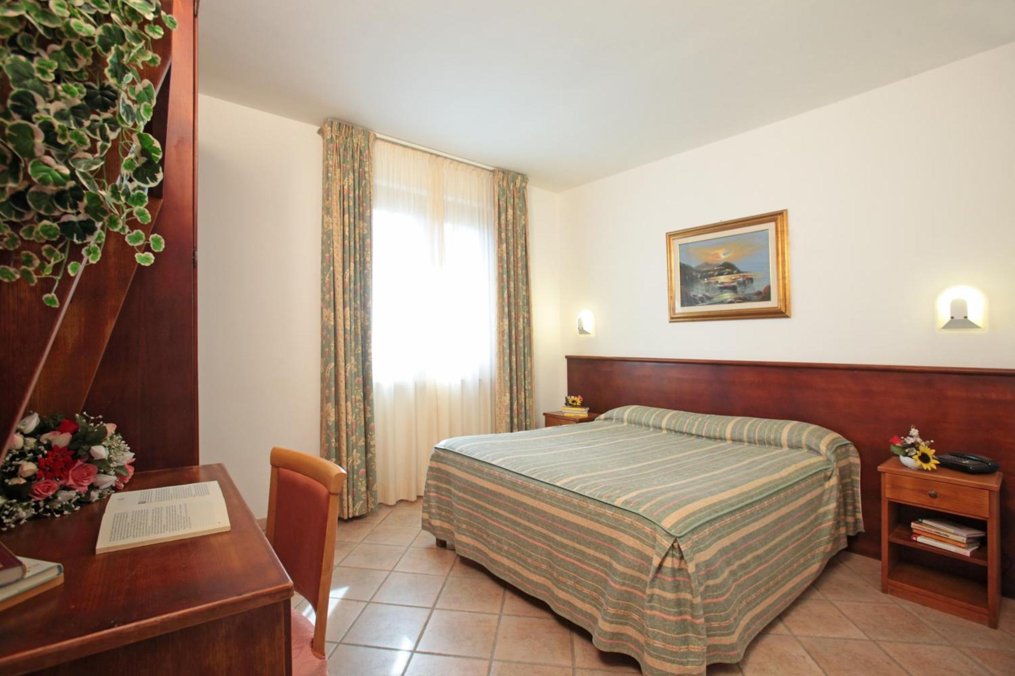 Tris Hotel Орбетелло Экстерьер фото