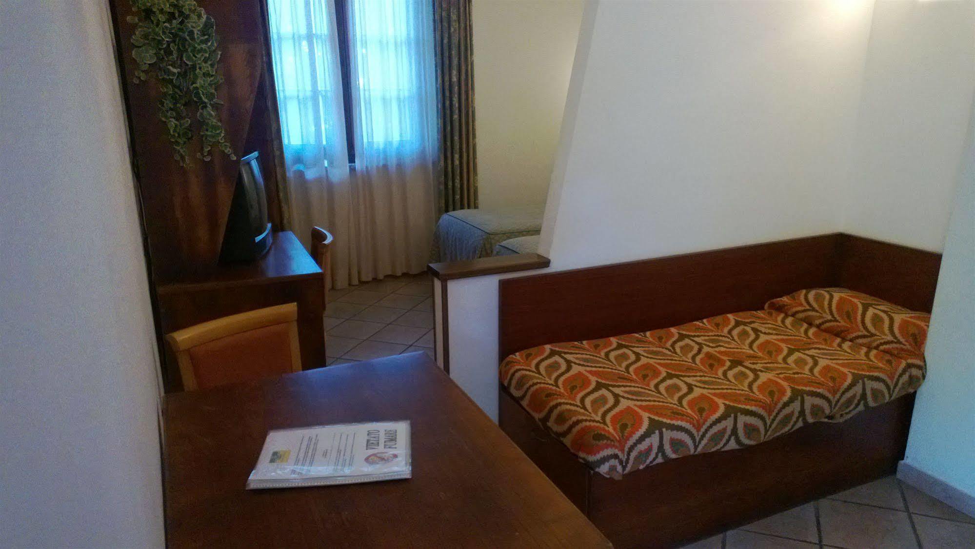 Tris Hotel Орбетелло Экстерьер фото