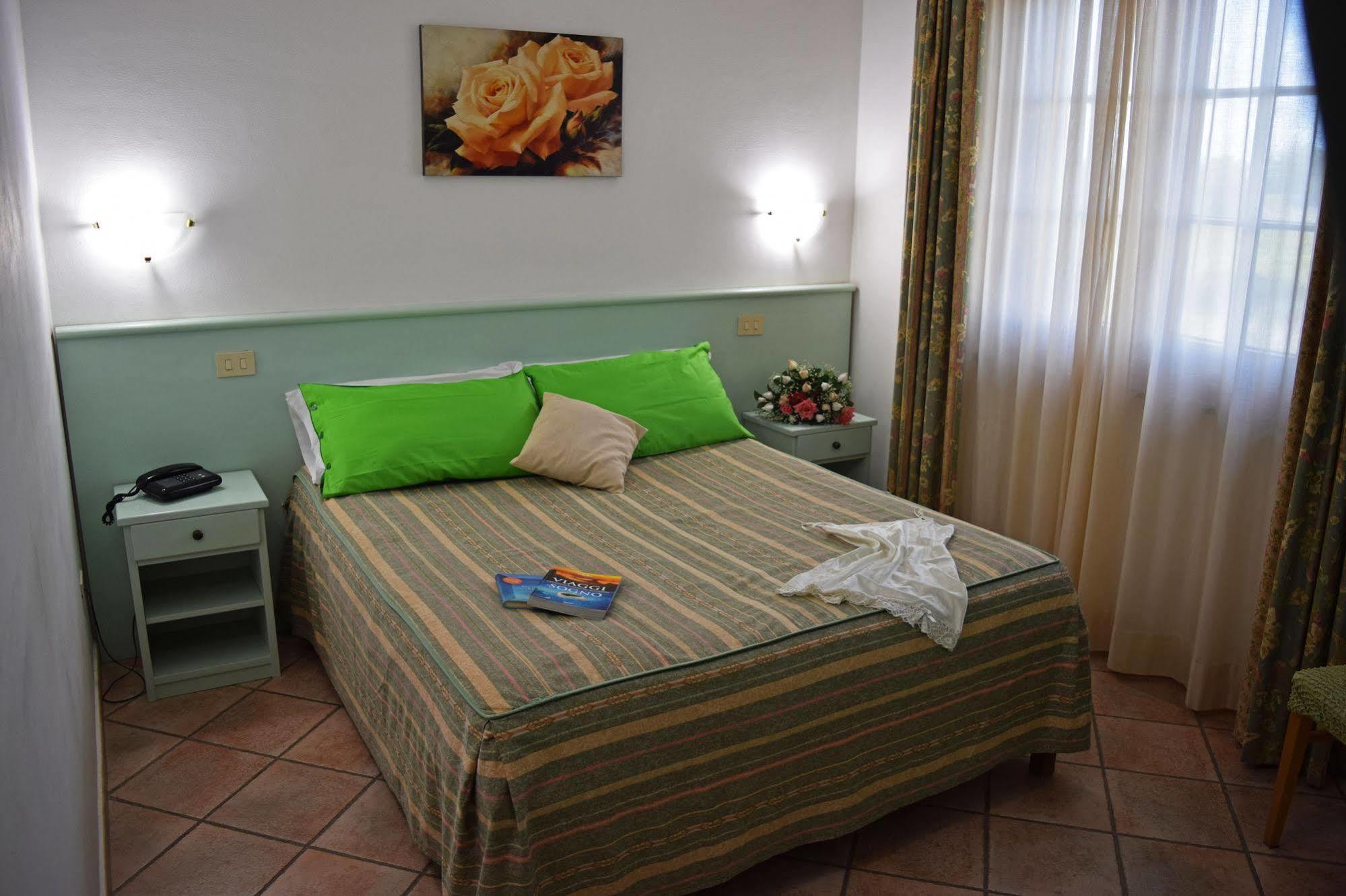 Tris Hotel Орбетелло Экстерьер фото
