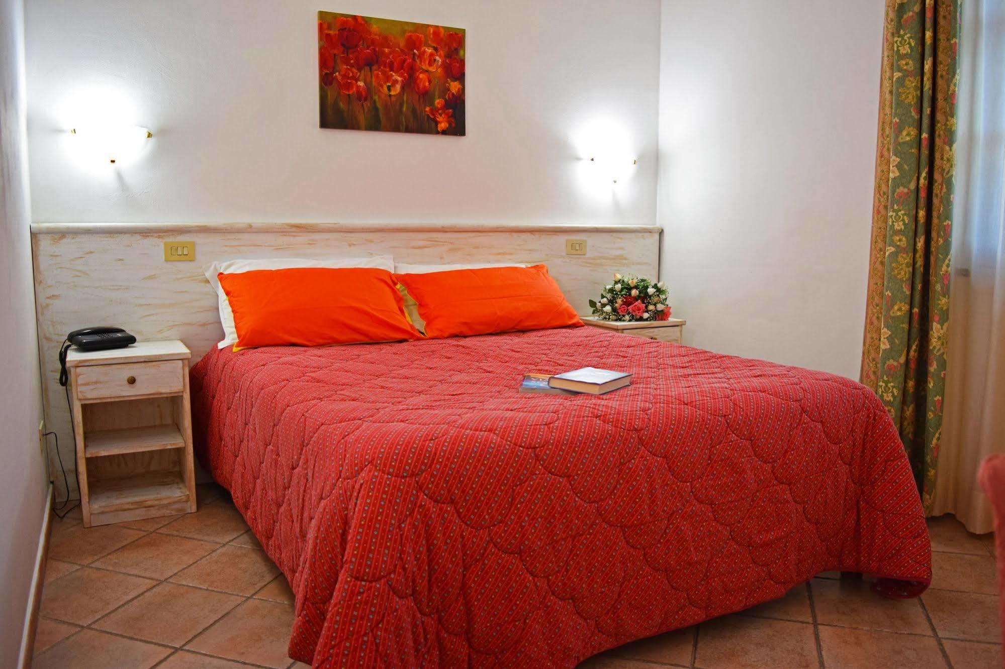 Tris Hotel Орбетелло Экстерьер фото